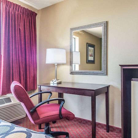 Super 8 By Wyndham Troy Il/St. Louis Area Hotel Bagian luar foto