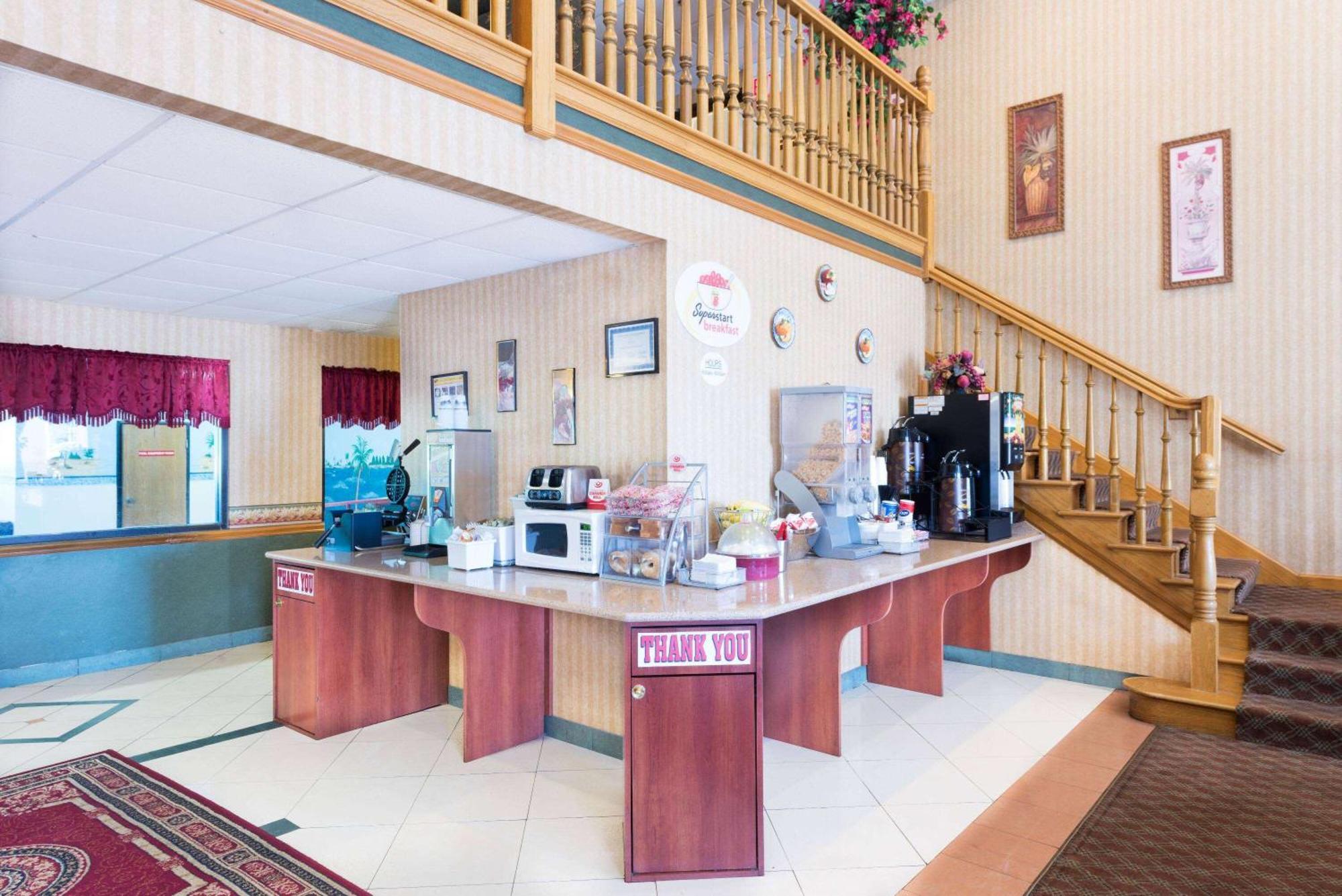 Super 8 By Wyndham Troy Il/St. Louis Area Hotel Bagian luar foto