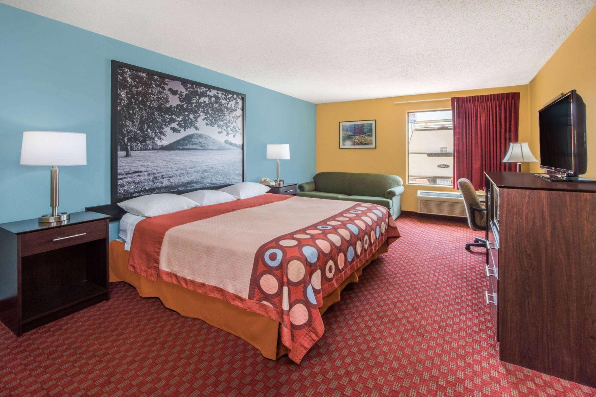 Super 8 By Wyndham Troy Il/St. Louis Area Hotel Bagian luar foto