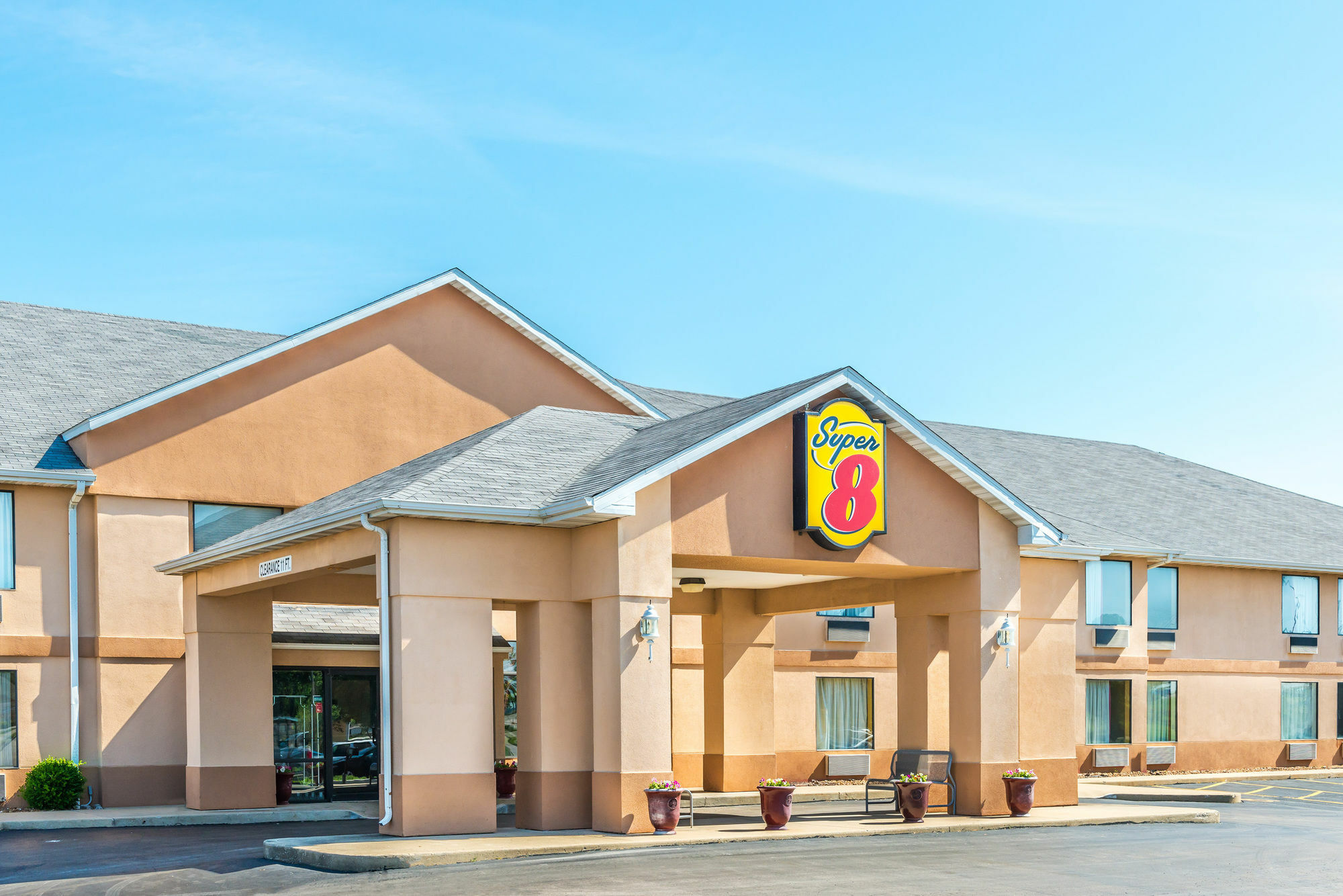 Super 8 By Wyndham Troy Il/St. Louis Area Hotel Bagian luar foto