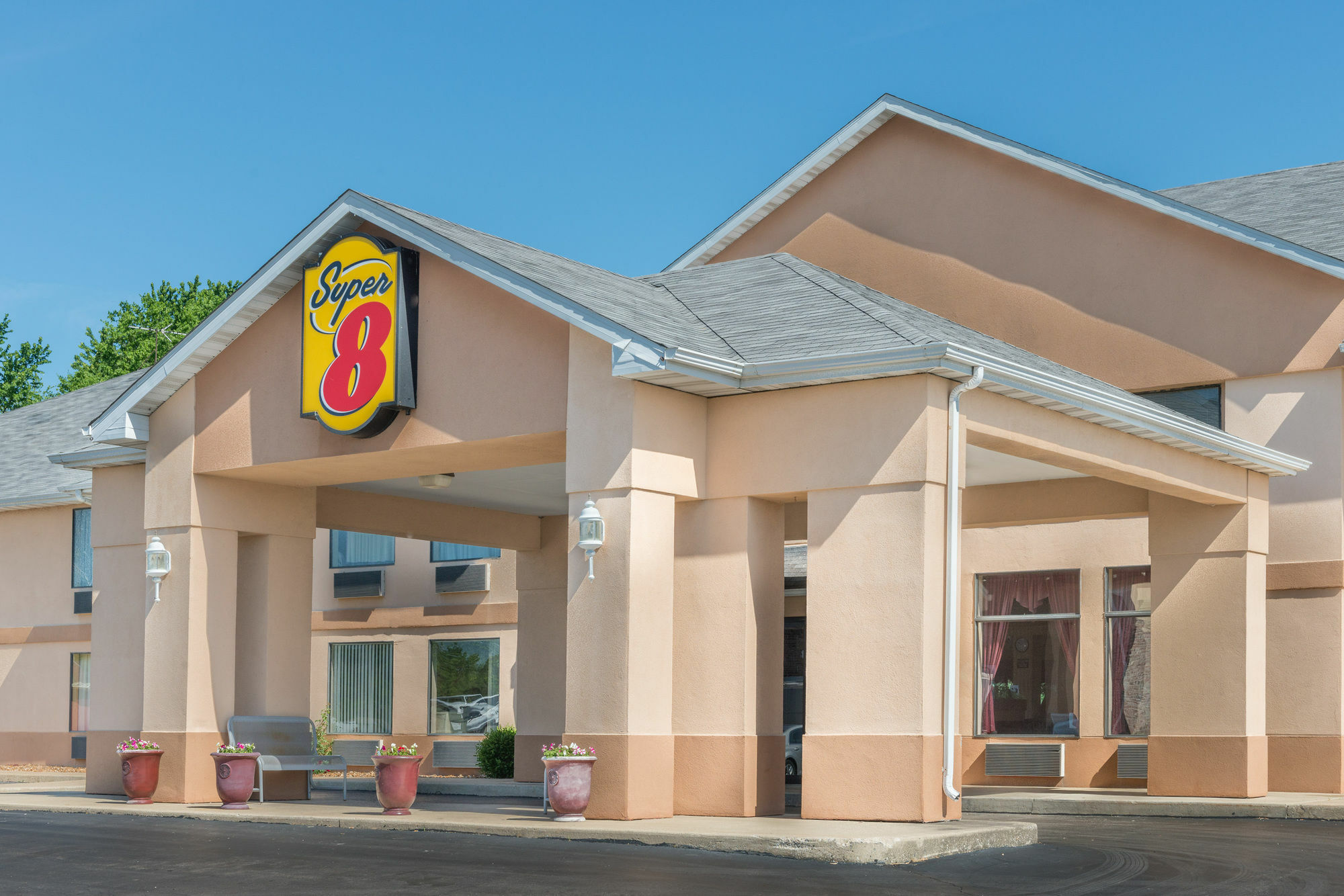 Super 8 By Wyndham Troy Il/St. Louis Area Hotel Bagian luar foto