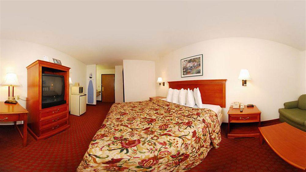 Super 8 By Wyndham Troy Il/St. Louis Area Hotel Bagian luar foto