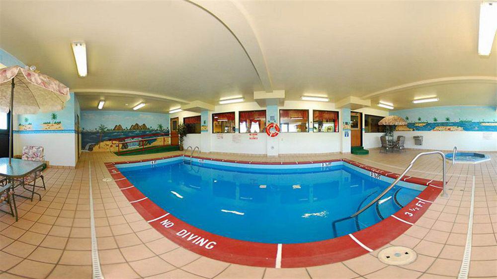 Super 8 By Wyndham Troy Il/St. Louis Area Hotel Bagian luar foto
