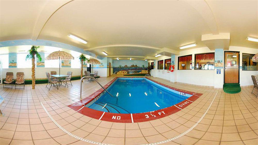 Super 8 By Wyndham Troy Il/St. Louis Area Hotel Bagian luar foto